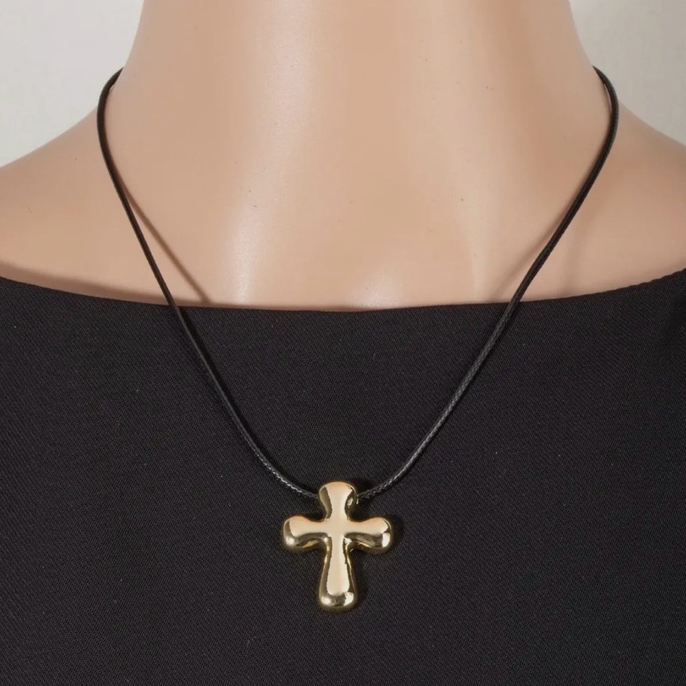 Elegant Gold Cross Pendant Necklace